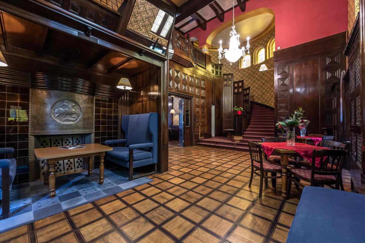 Imperia Hostel *