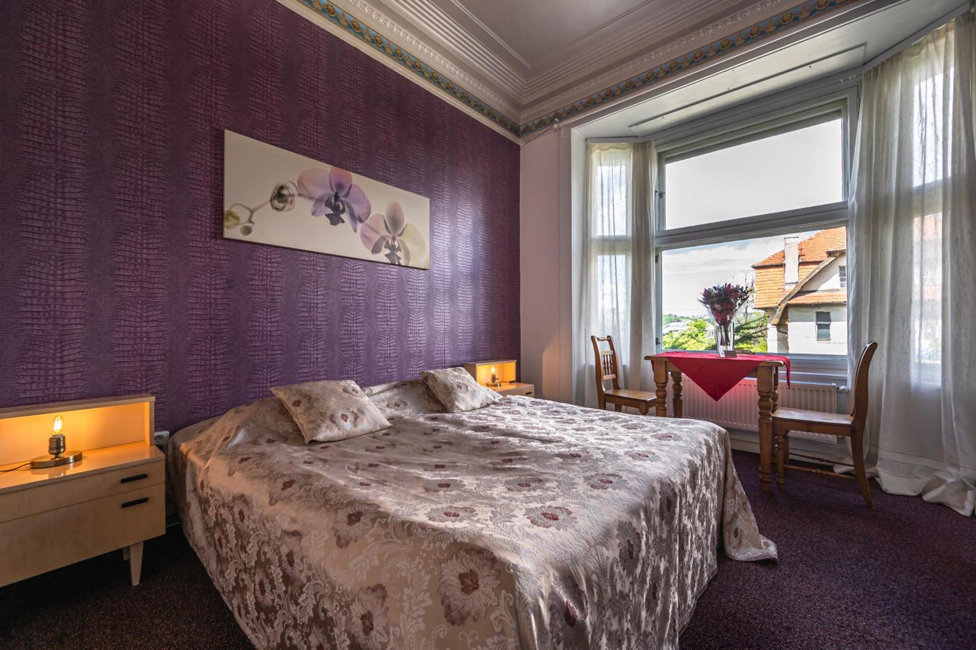 Imperia Hostel *
